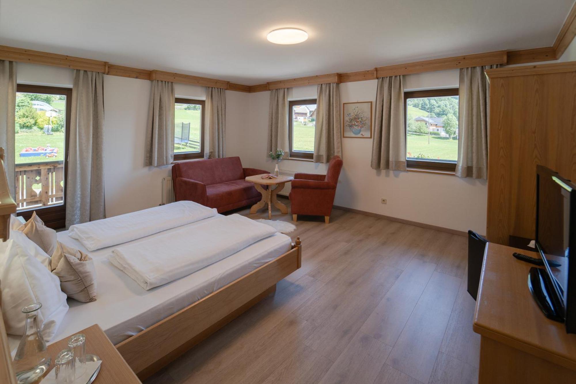 Landhotel - Apartments Bauer Hintergoriach Bagian luar foto