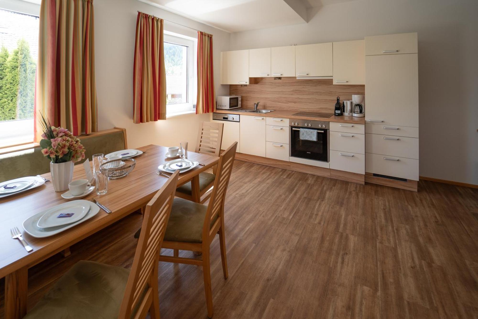 Landhotel - Apartments Bauer Hintergoriach Bagian luar foto